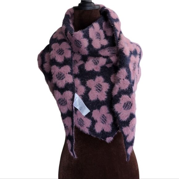 Incredibly soft Floral fuzzy eyelash triangle scarf wrap nwot daisy - Picture 2 of 7